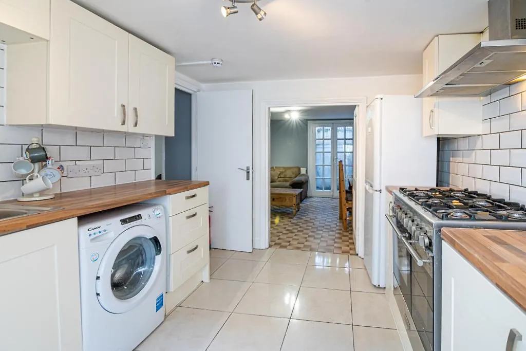 לונדון Beautiful House Comfortable & Cozy 0*,