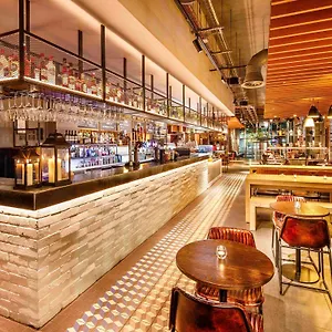 Ibis Canning Town מלון