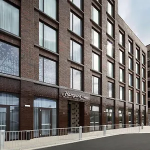 Hampton By Hilton Docklands מלון